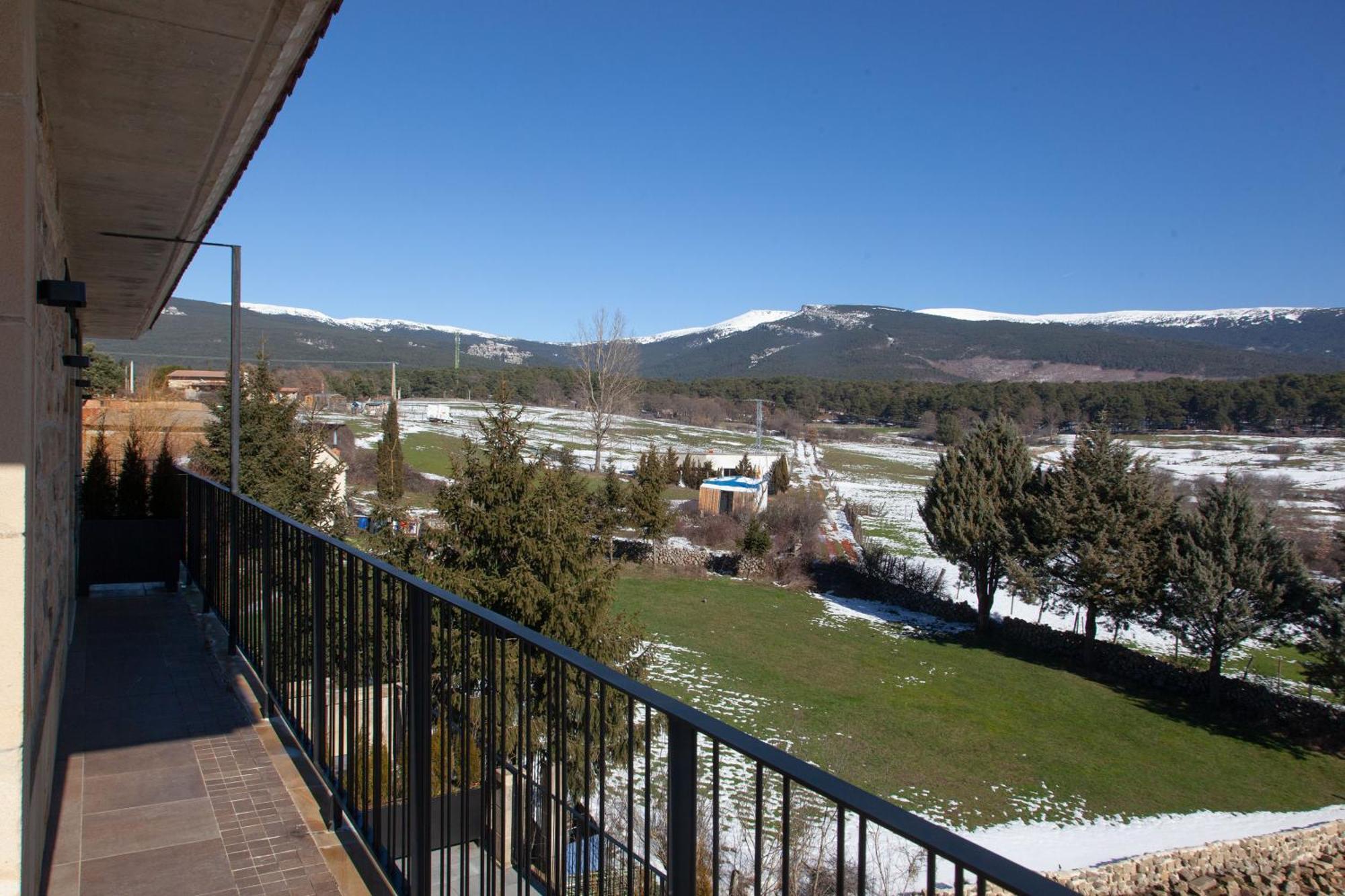 Duruelo Mountain Suites ดูรวยโล เด ลาเซียร์รา ภายนอก รูปภาพ